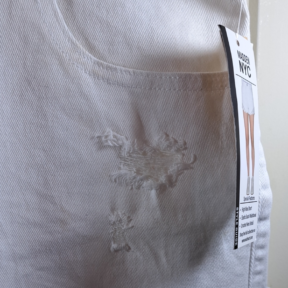 NWT MADDEN NYC DESTRESSED Elegant White Lace Trim Jean Shorts - Picture 8 of 8